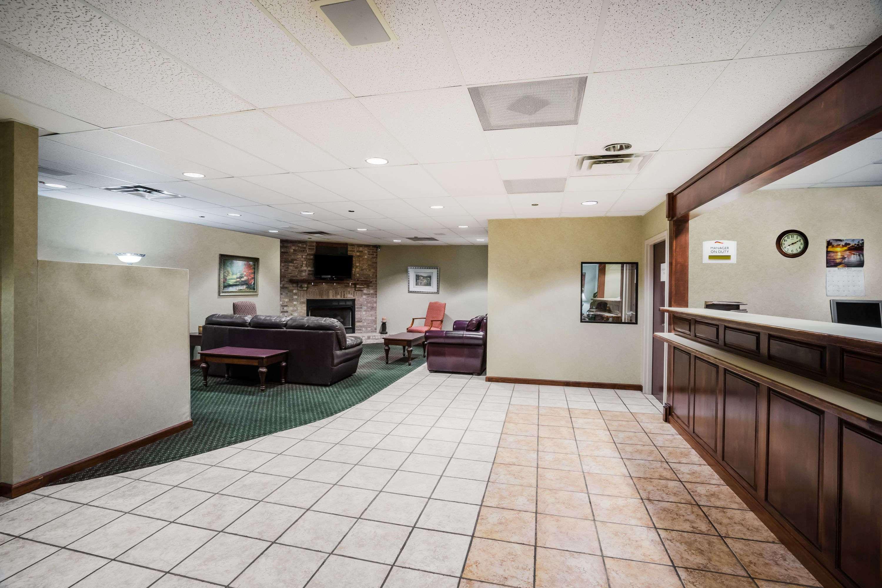 Baymont By Wyndham Johnson City Exterior photo